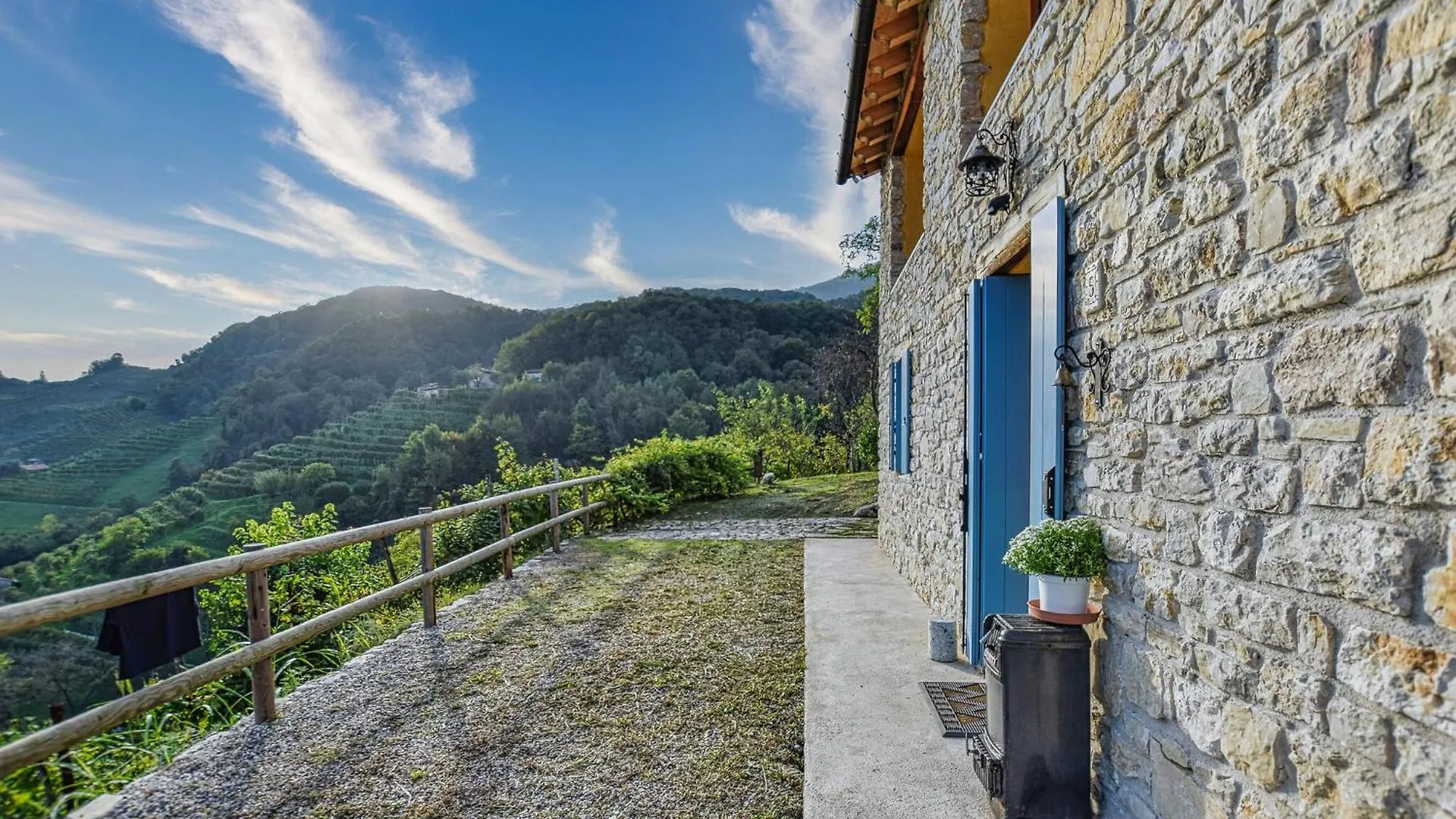 Awesome Home In Miane With Wifi 0*,